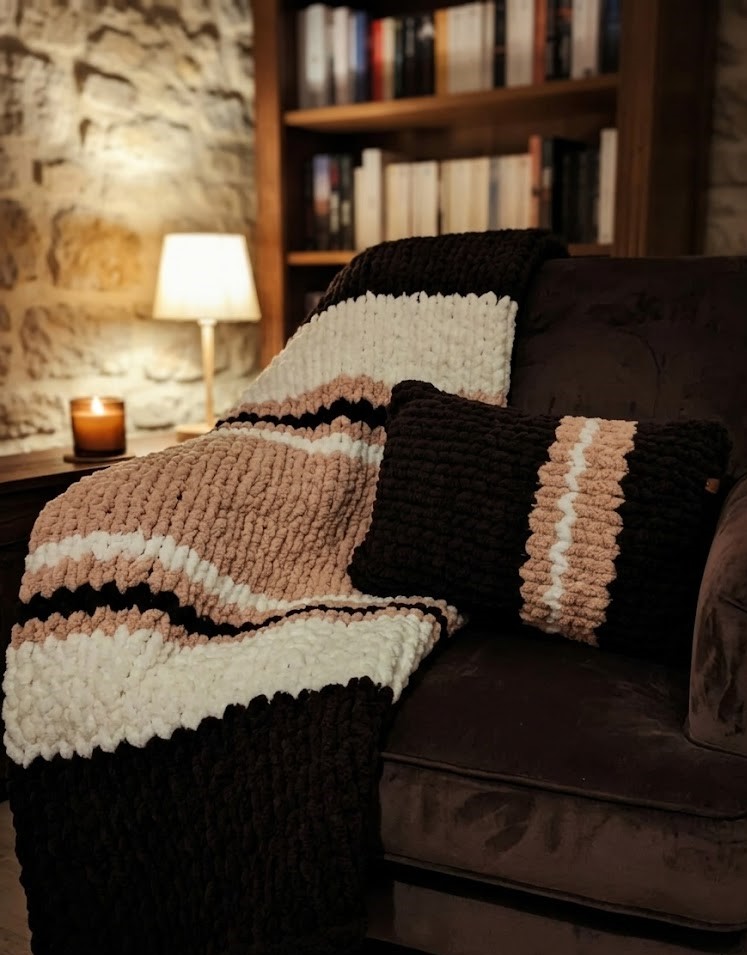 Set Esclusivo "Kaffè Latte" - Maxi Coperta Plaid XXL 160x160 cm con Cuscino Coordinato 50x30 cm - Fatto a Mano